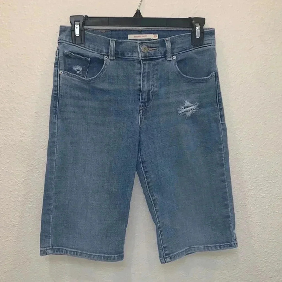 Levi’s Women’s Bermuda Short - Picture 1 of 6